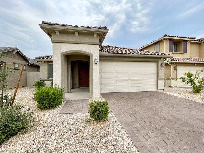 Building Photo - Beautiful 3 Bed/2 bath home with tons of u...