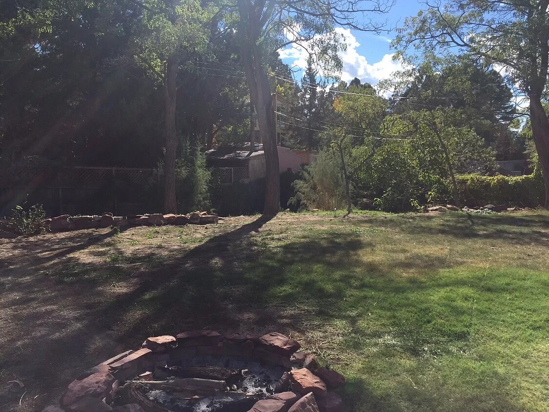 Foto del edificio - 728 Stagecoach Rd SE