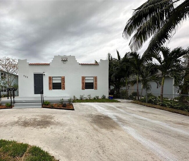 Foto del edificio - 909 N F St