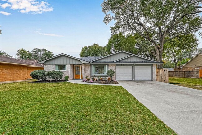 Foto del edificio - 5119 Poinciana Dr
