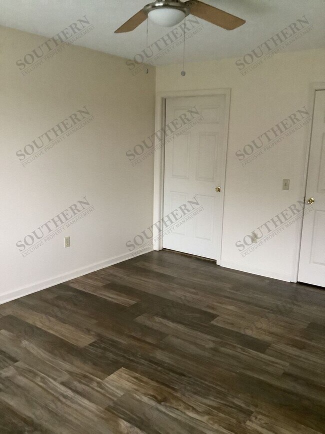 Foto del edificio - 300 Trista Ln