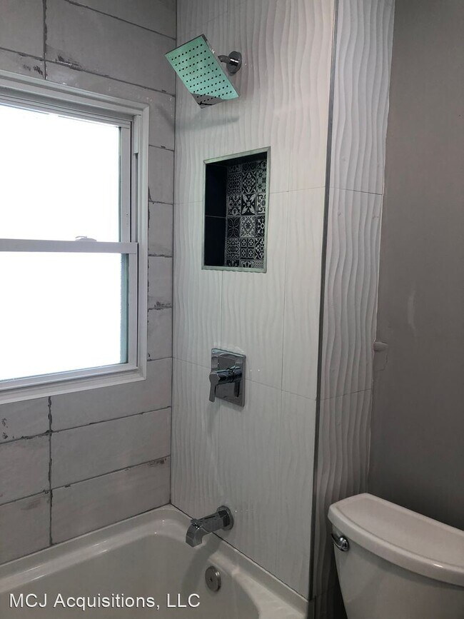 Foto del edificio - 5 br, 2 bath House - 87 Paige St