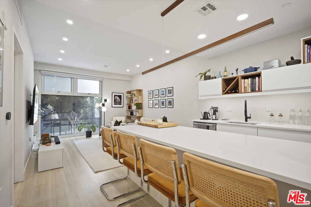 Foto principal - 630W W 6th St