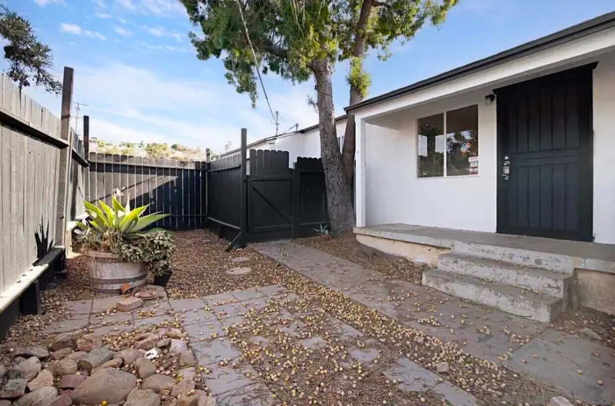 Foto principal - 2610 Helix St