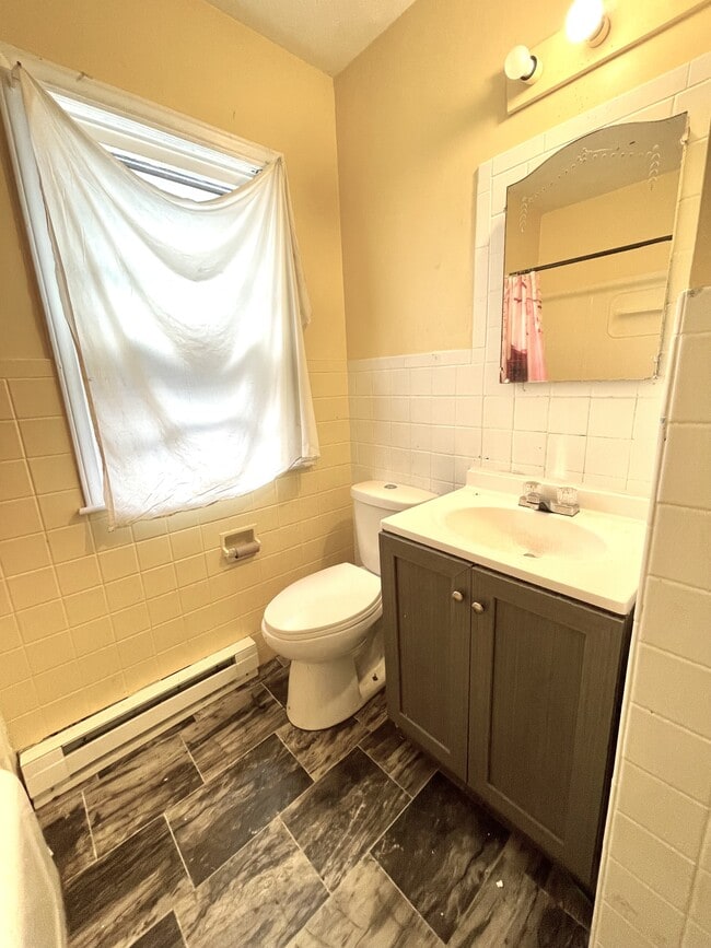 Building Photo - 917 Huey St