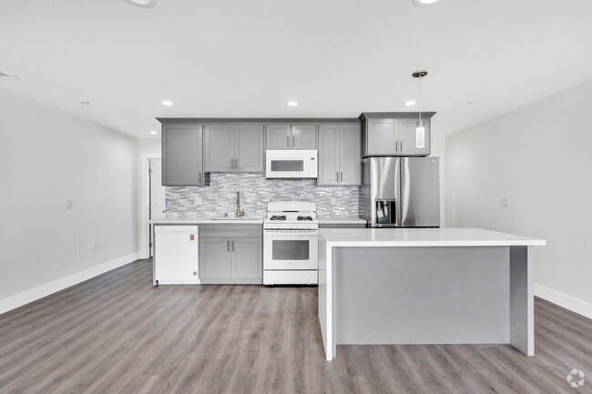 5BR, 4BA - 1031 S Montebello Blvd