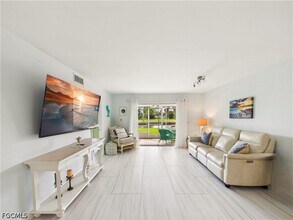 Building Photo - 300 Valley Stream Dr