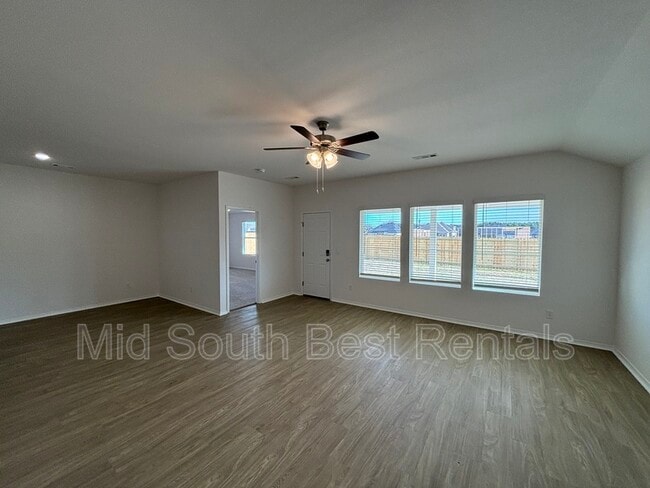 Building Photo - 6432 Newark Dr