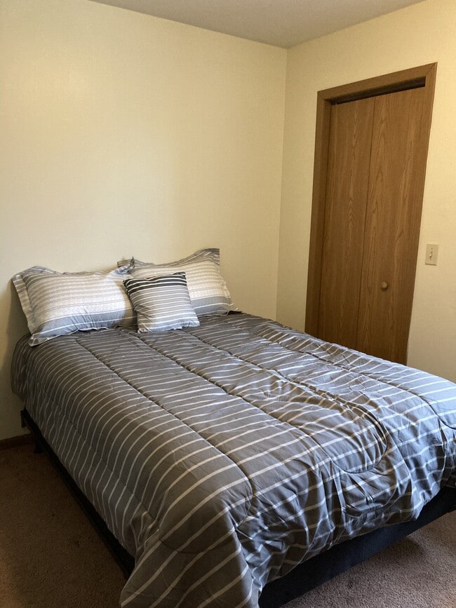 707 Carroll St Unit 4, Akron, OH 44304 Condo for Rent in Akron, OH