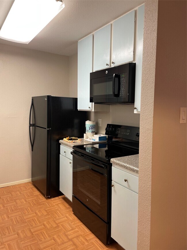 Foto del edificio - 7950 N Stadium Dr