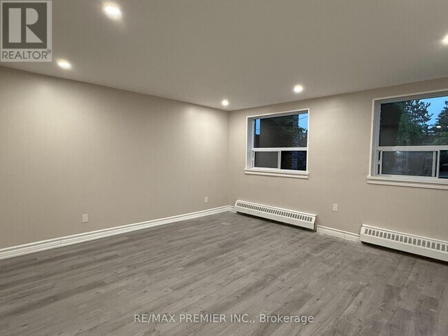 Photo du bâtiment - 40 Torbolton Dr