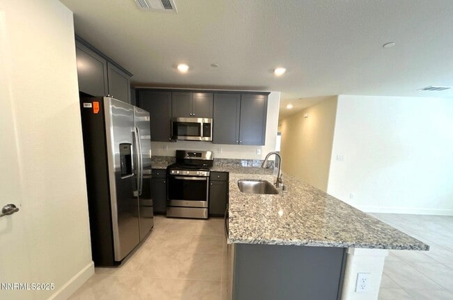 Building Photo - 904 Cascade Range Dr