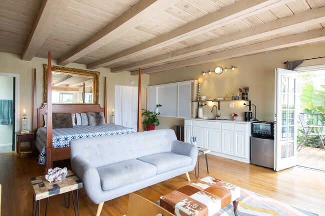 Studio Kitchinette & Couch - 8149 Billowvista Dr