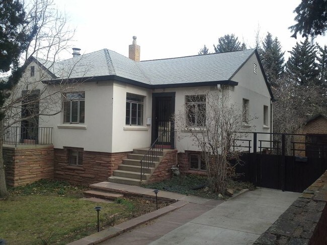 Building Photo - 722 7th St