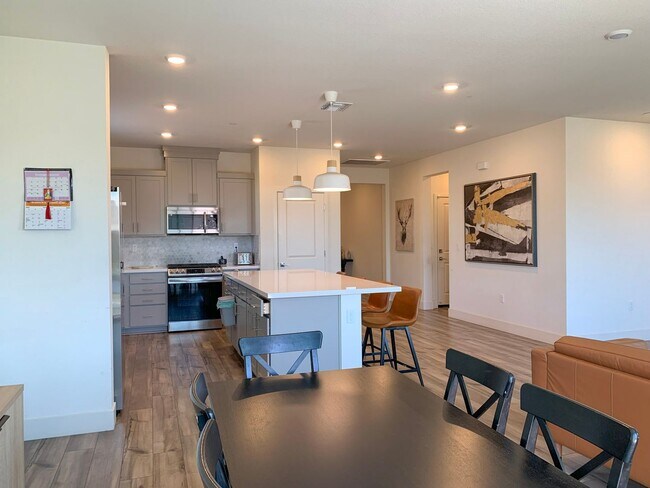 Foto del edificio - Newer Build Single Story 3/2 in Hollister