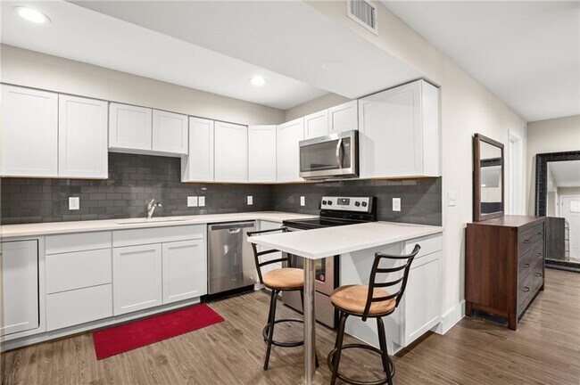 Building Photo - 935 La Posada Dr