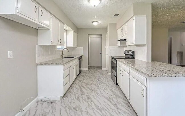 Building Photo - 16818 Dutch Ridge Dr