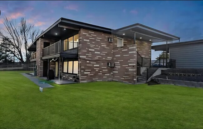 Foto del edificio - 605 W Crest Dr