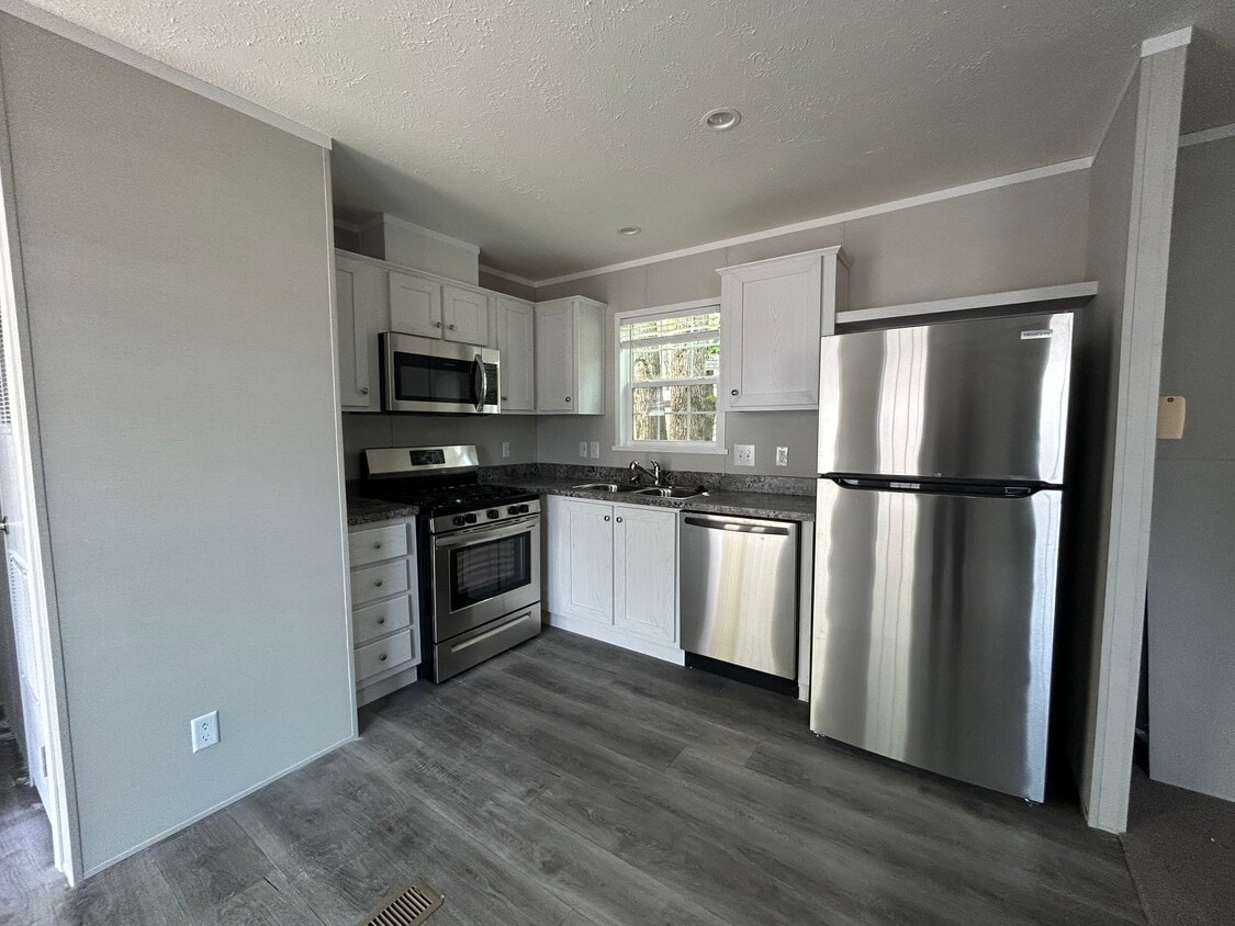 2415 8 Mile Rd, Kawkawlin, MI 48631 House Rental in Kawkawlin, MI