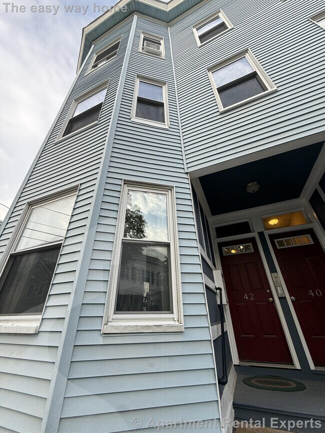 Building Photo - 42 Harding St