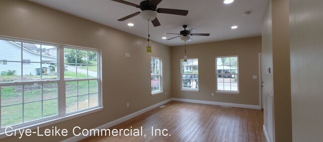 Foto del edificio - 3 br, 2 bath House - 818 N Germantown Rd.