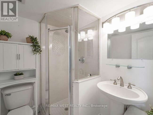 Photo du bâtiment - 850 Steeles Ave W