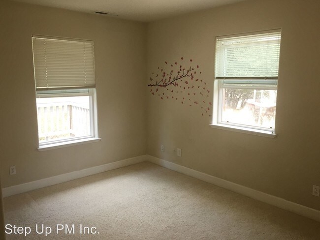 Building Photo - 4 br, 3 bath House - 17233 Valley Oak Dr