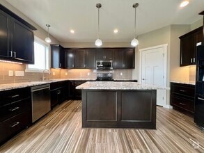 Building Photo - 3247 Woodstone Dr SW