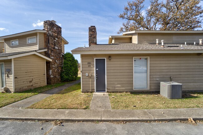 Foto del edificio - 13811 Turnberry Ln