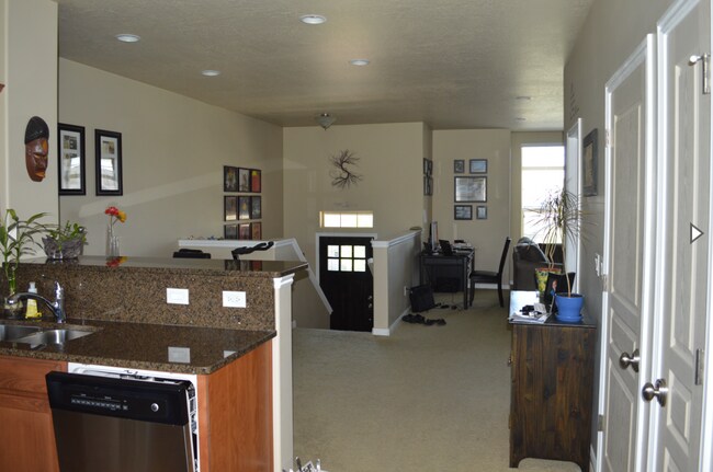 Building Photo - 3118 W Bald Mountain Dr