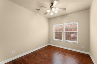 Building Photo - 1716 Aden Dr