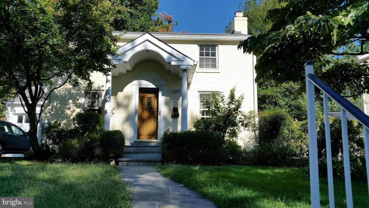 Foto del edificio - 8609 Lancaster Dr