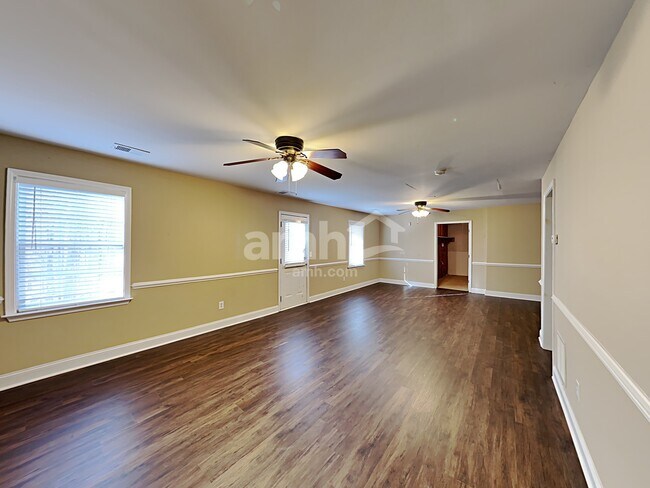 Building Photo - 1029 Chatsworth Ln