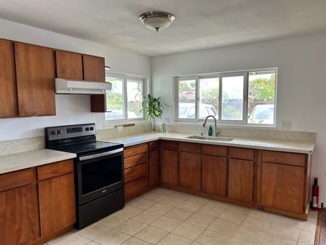 Building Photo - 655 N Kainalu Dr