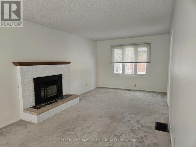 Building Photo - 10 Flint Dr