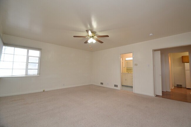 Building Photo - 1356 1/2 1100 E
