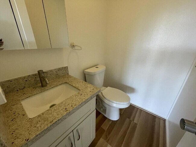 Building Photo - HILLSIDE TERRACE IV 3/2.5/2 A/C, W/D, stor...
