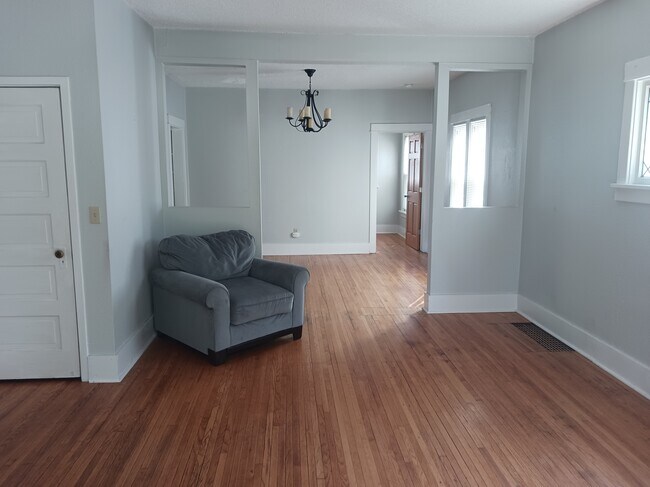 Foto del edificio - 1144 W Center St