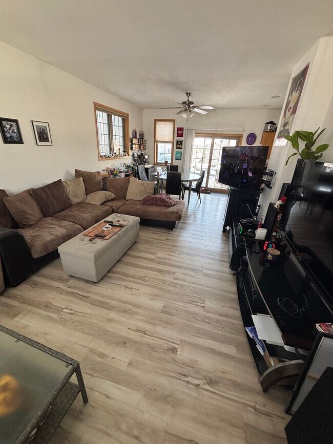 Foto del edificio - Lots of Rooms