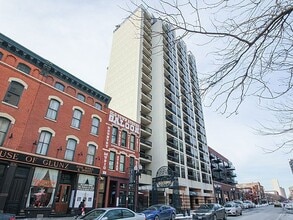 Building Photo - 1212 N Wells St