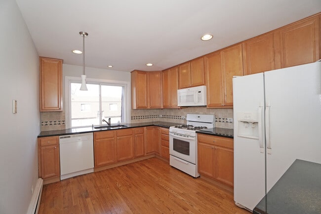 Building Photo - 10473 Dearlove Rd