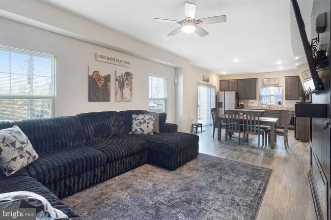 Foto del edificio - 9301 Cedar Forest Dr