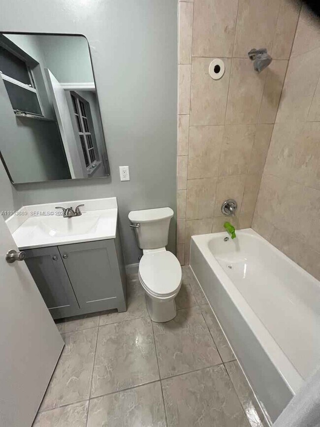 Foto del edificio - 601 NW 97th St