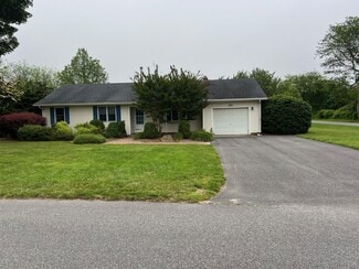 Building Photo - 490 Schoolhouse Rd