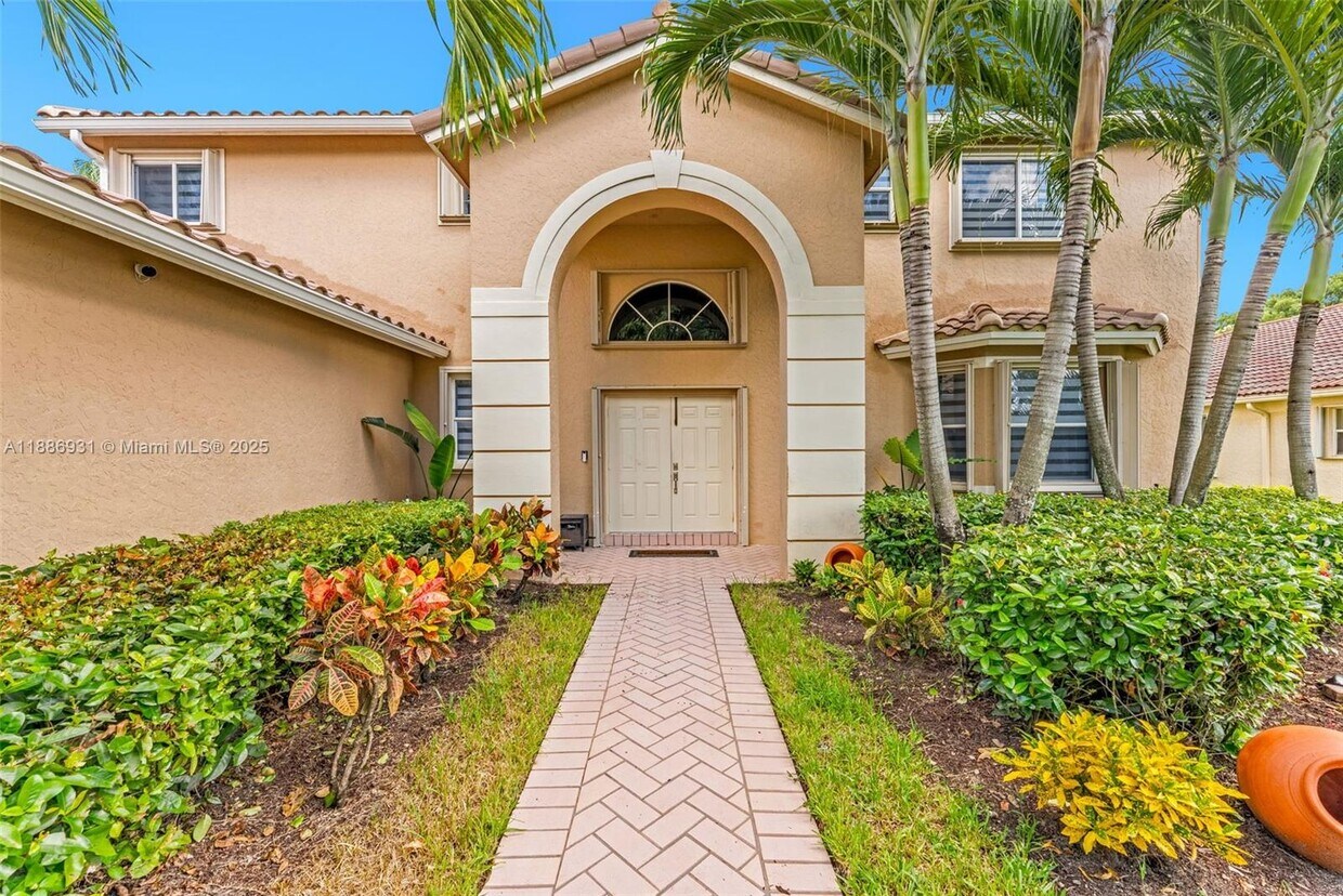 Foto principal - 420 Montclaire Dr