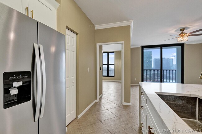 Foto del edificio - 651 Okeechobee Blvd