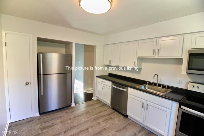 Building Photo - 3 br, 1 bath Apartment - 3742 S 91st Street