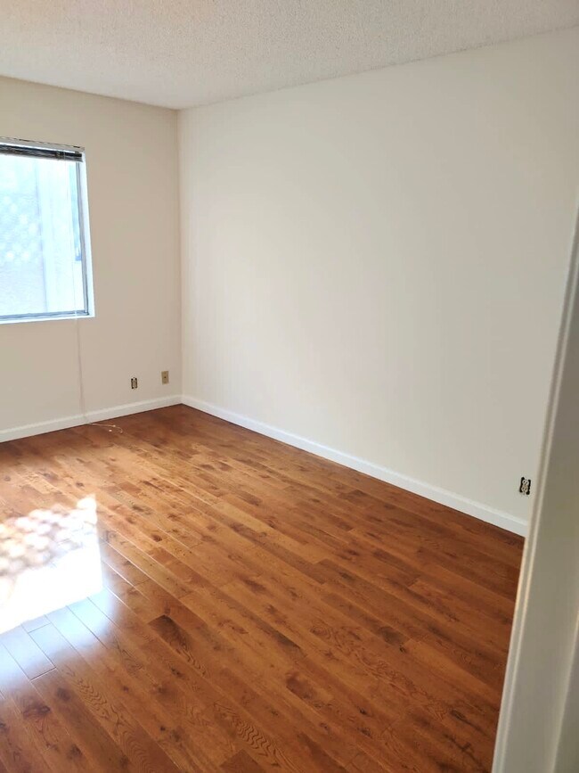 Foto del edificio - 11825 Courtleigh Dr