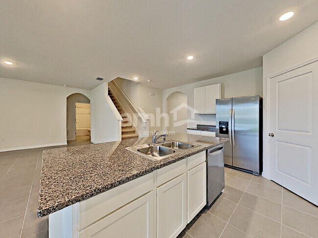 Building Photo - 2840 Greenleaf Ter