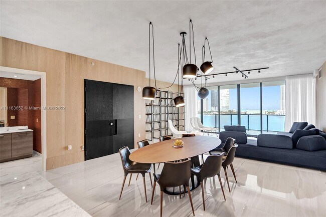 Foto del edificio - 5000 Island Estates Dr